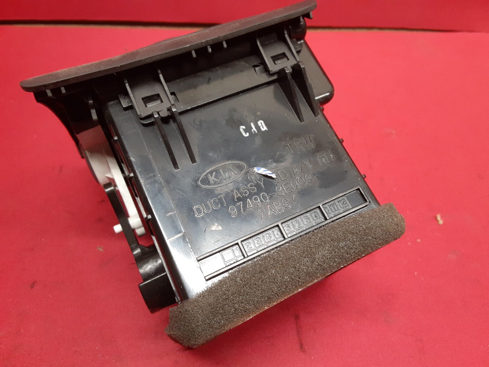 2003 - 2009 Kia Sorento RIGHT Dash Panel Air Vent Grille Unit 97490-3E000
