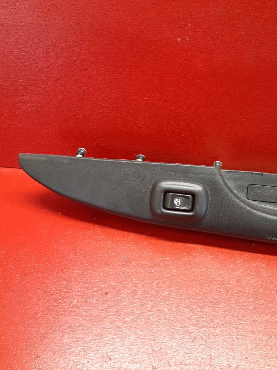 2005 2006 Chevrolet Trailblazer Right Rear Armrest W/ Window Switch 15109970