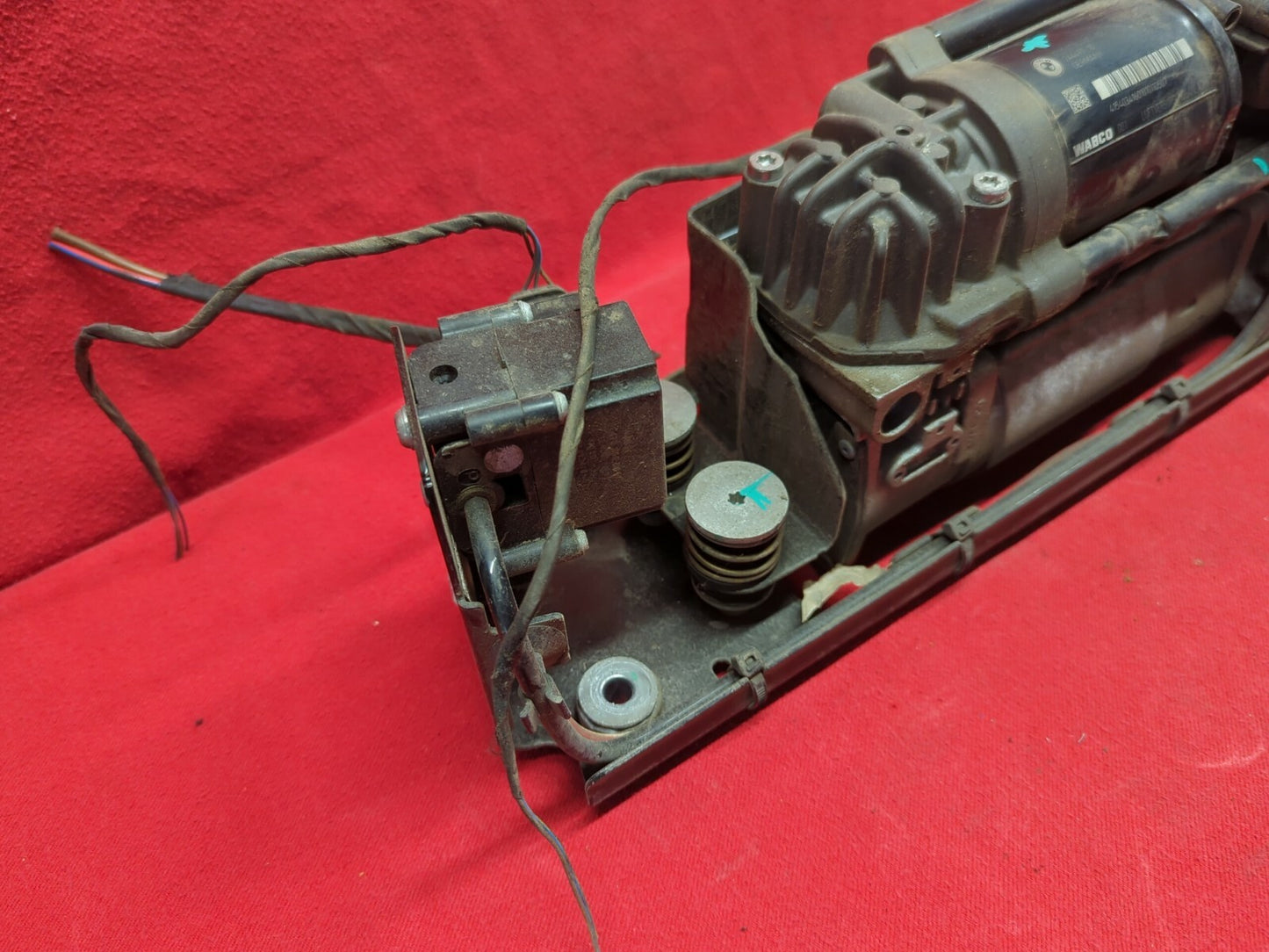 2009 - 2016 BMW 535iGT 5 / 7 Series - Air Suspension Compressor / Pump - 6794465