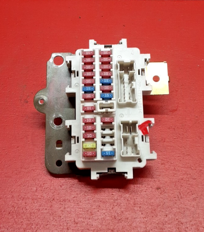 2005 Nissan Pathfinder Cabin Fuse Block Relay 1564-EA000