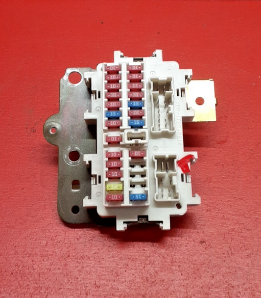2005 Nissan Pathfinder Cabin Fuse Block Relay 1564-EA000
