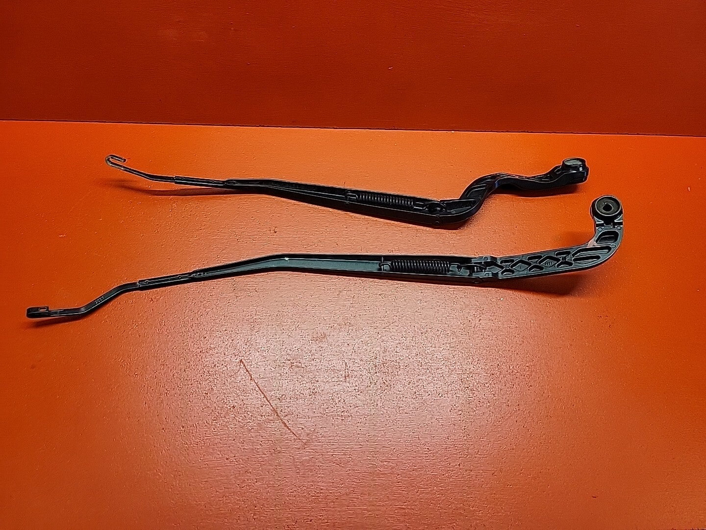 2013-2019 Land Rover Range Rover Front Windshield Wiper Arm LEFT RIGHT Set