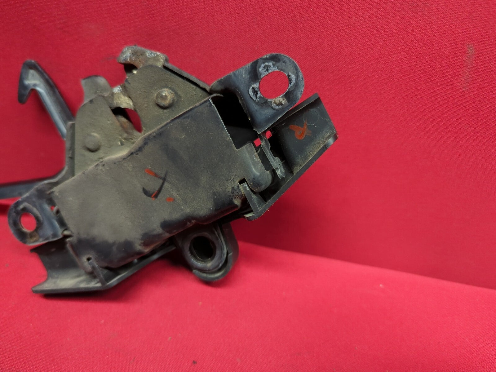 2001 - 2007 Toyota Highlander Hood Latch Lock Assembly 53510-48051