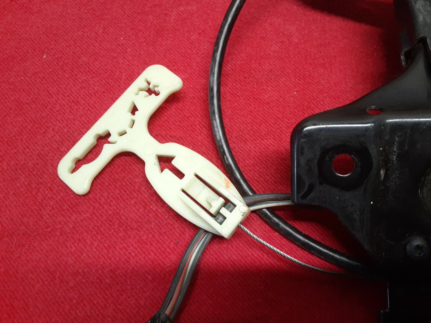 2010 2011 2012 Lincoln MKZ Trunk Latch Lock Emergency Release w/ Striker Plate
