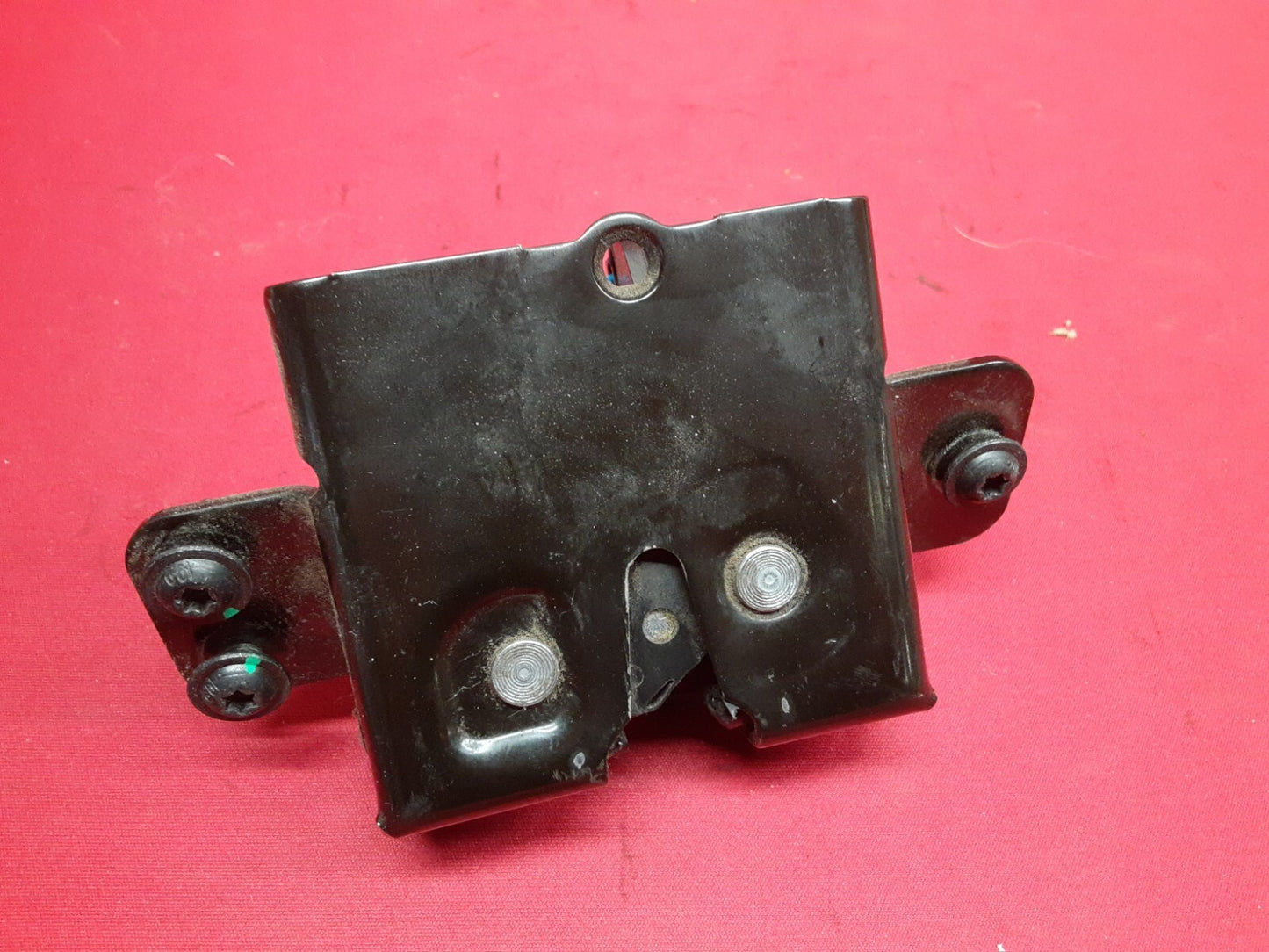 2006 - 2017 GMC Chevy Cadillac Pontiac Buick Hatch Latch Actuator 13584872