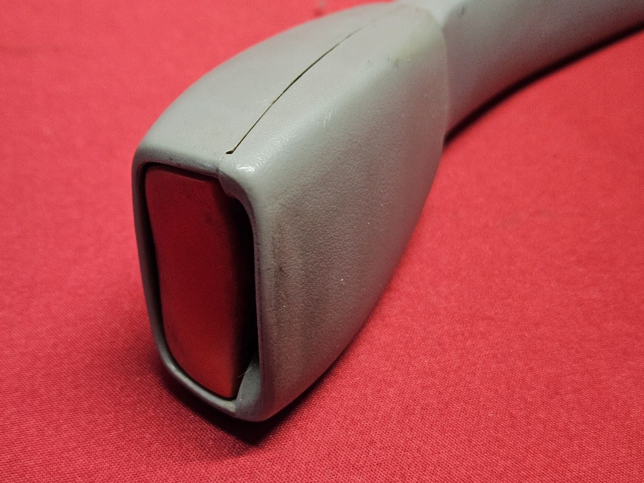 1995-1999 Oldsmobile Aurora FRONT RIGHT PASSENGER Seat Belt Buckle Grey