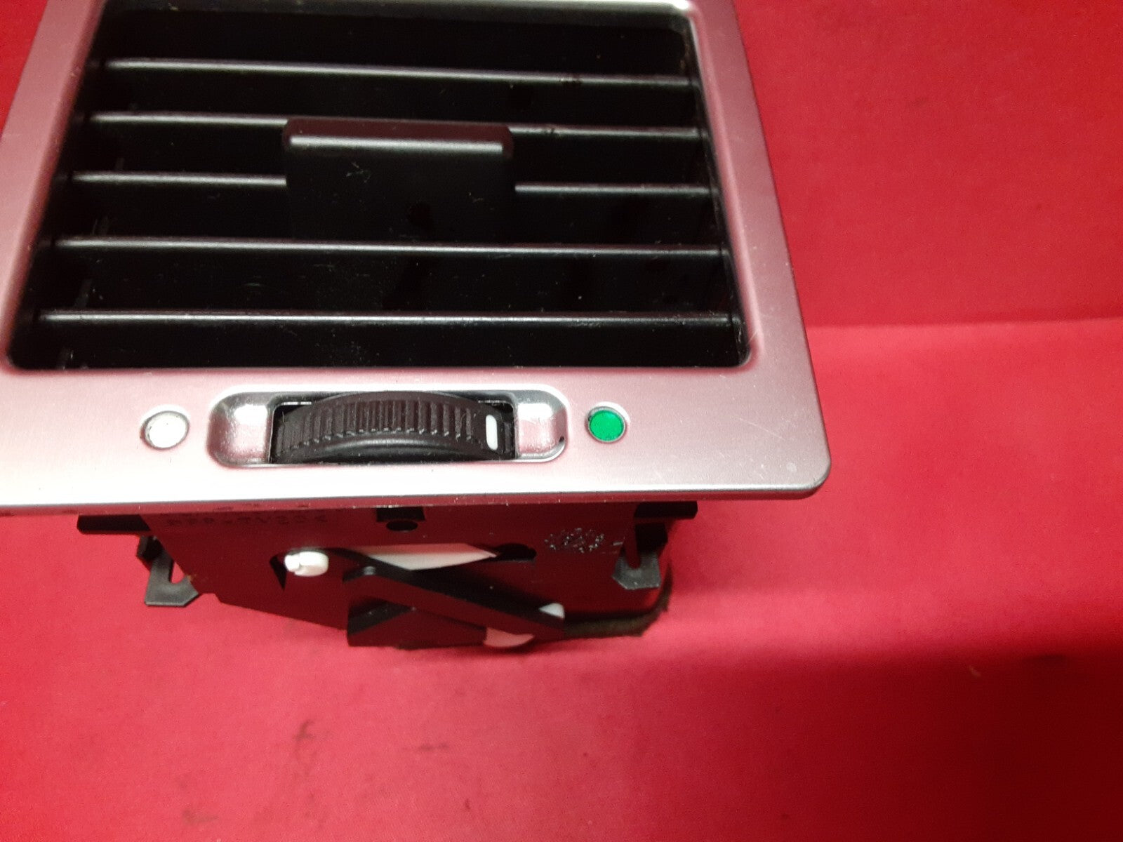 2003 - 2006 Range Rover HSE LEFT OUTER Dash Air Vent Register JVE000051