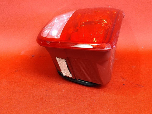 2016-2018 Kia Sorento LEFT DRIVER INNER Hatch Tail Light Lamp w/ Socket HALOGEN