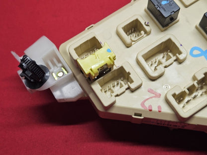 2001-2003 Toyota Prius Interior Cabin Under Dash Relay Fuse Box Junction Block