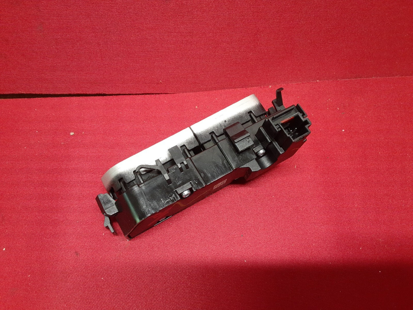 Mercedes Benz C Class c300 LEFT DRIVER DOOR Seat Heat Switch Silver A2139057302