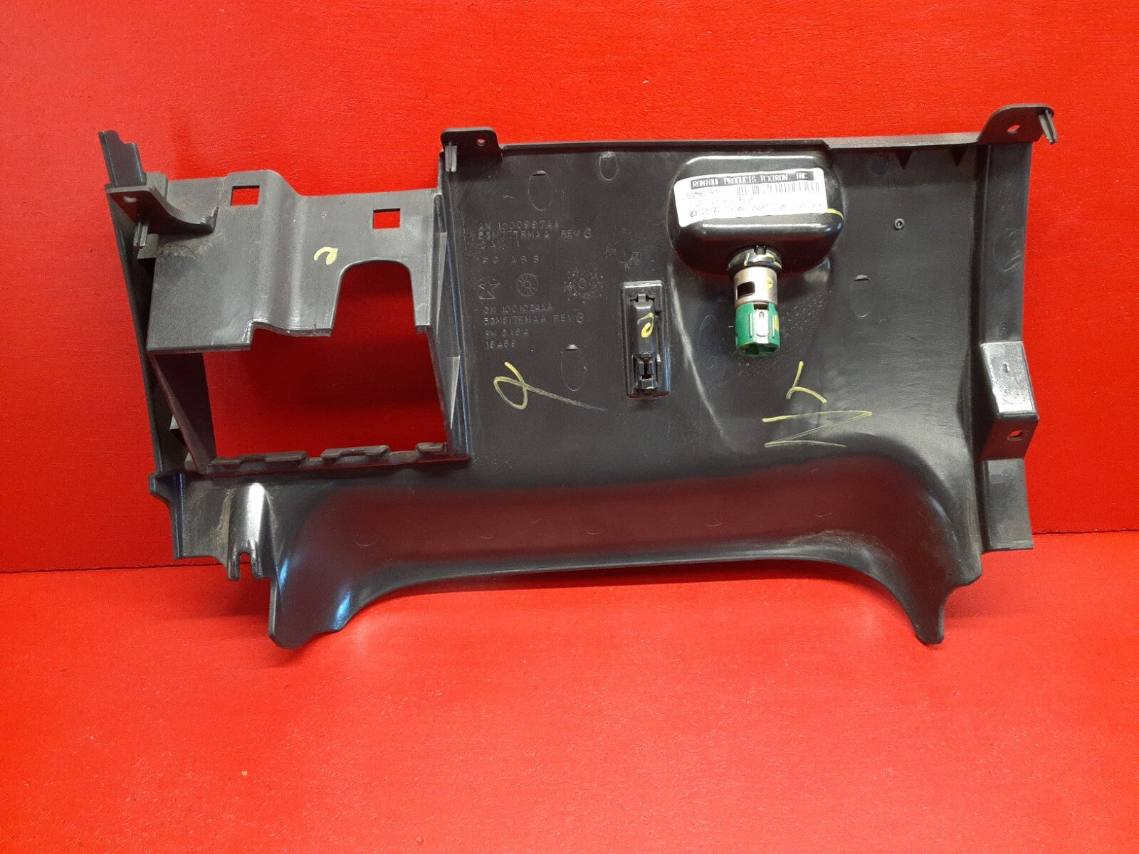 2001 - 2003 Dodge Durango LOWER Center Dash Ash Tray Power Outlet Trim Bezel