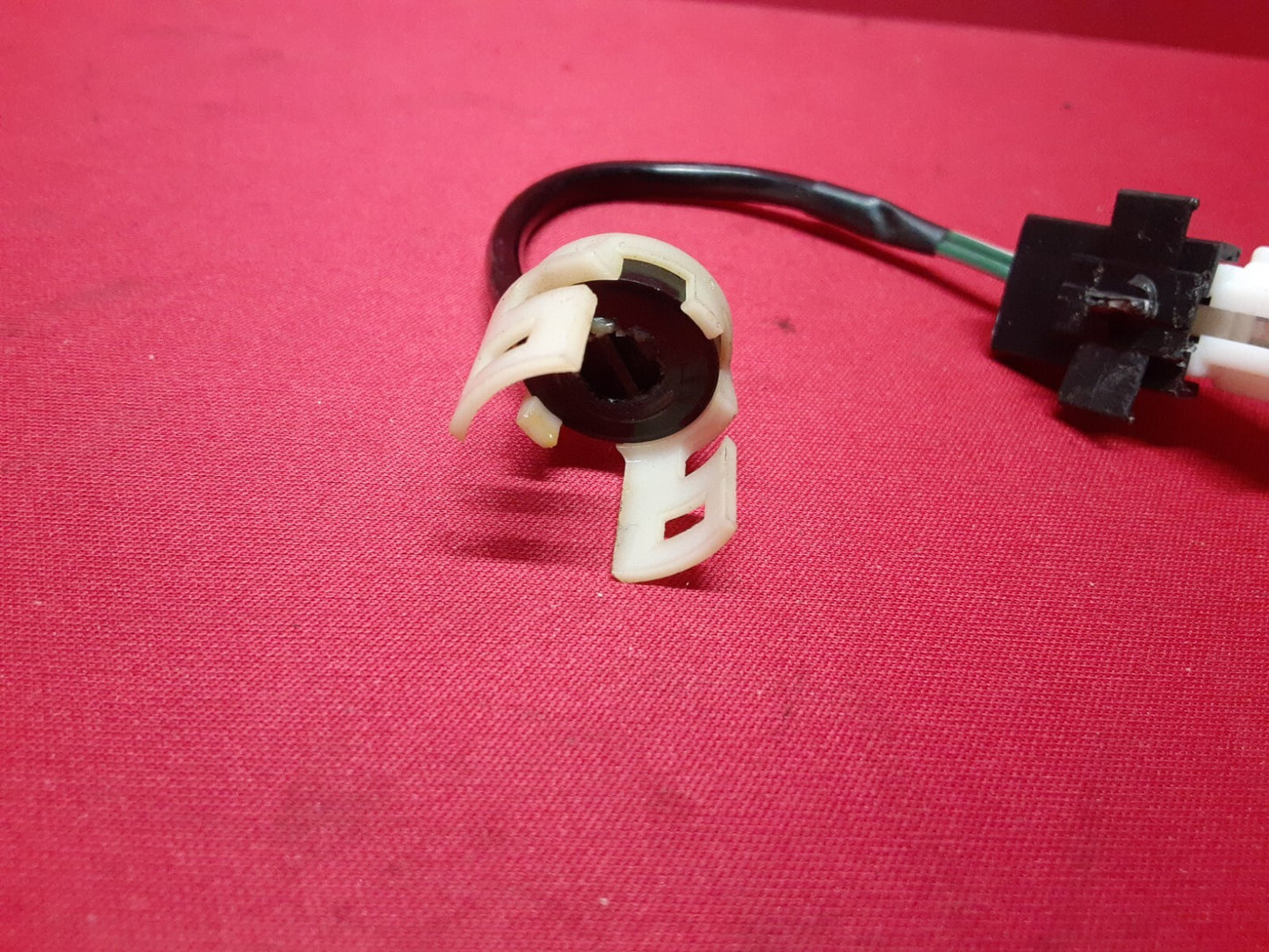 1992 - 1996 Lexus ES300 Trunk Deck Lid Lock Tumbler Cylinder 69055-33150 PIGTAIL
