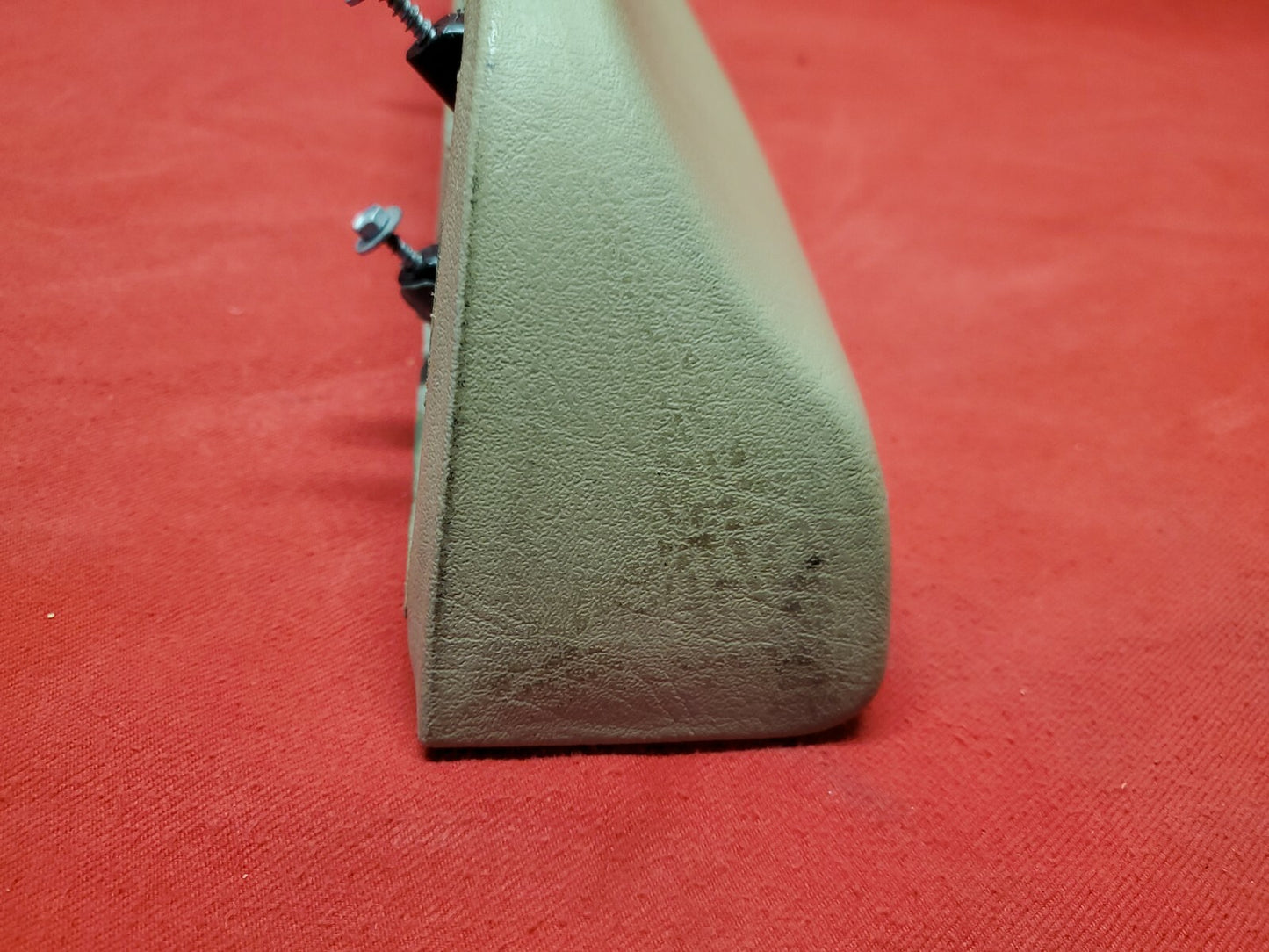 2005 2006 2007 2008 Chevrolet Chevy Trailblazer REAR RIGHT Door Arm Rest Tan