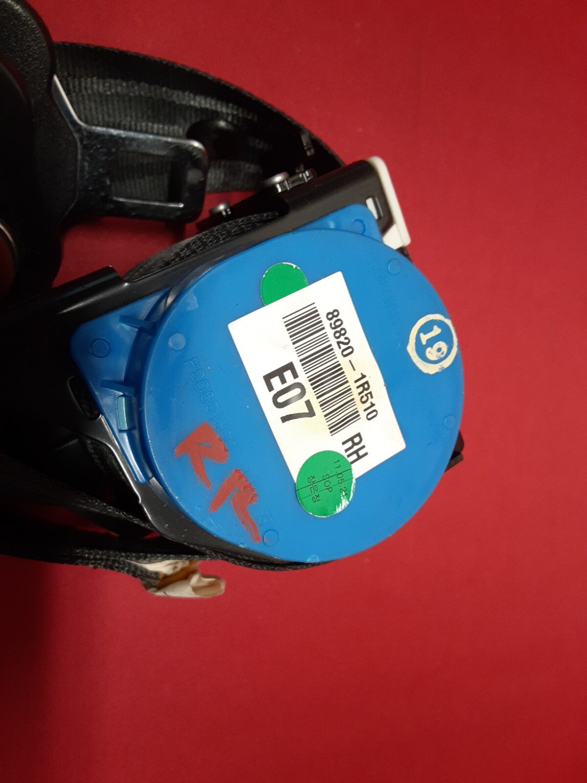 2012 - 2017 Hyundai Accent REAR RIGHT OUTER Seat Belt Retractor HATCHBACK ONLY