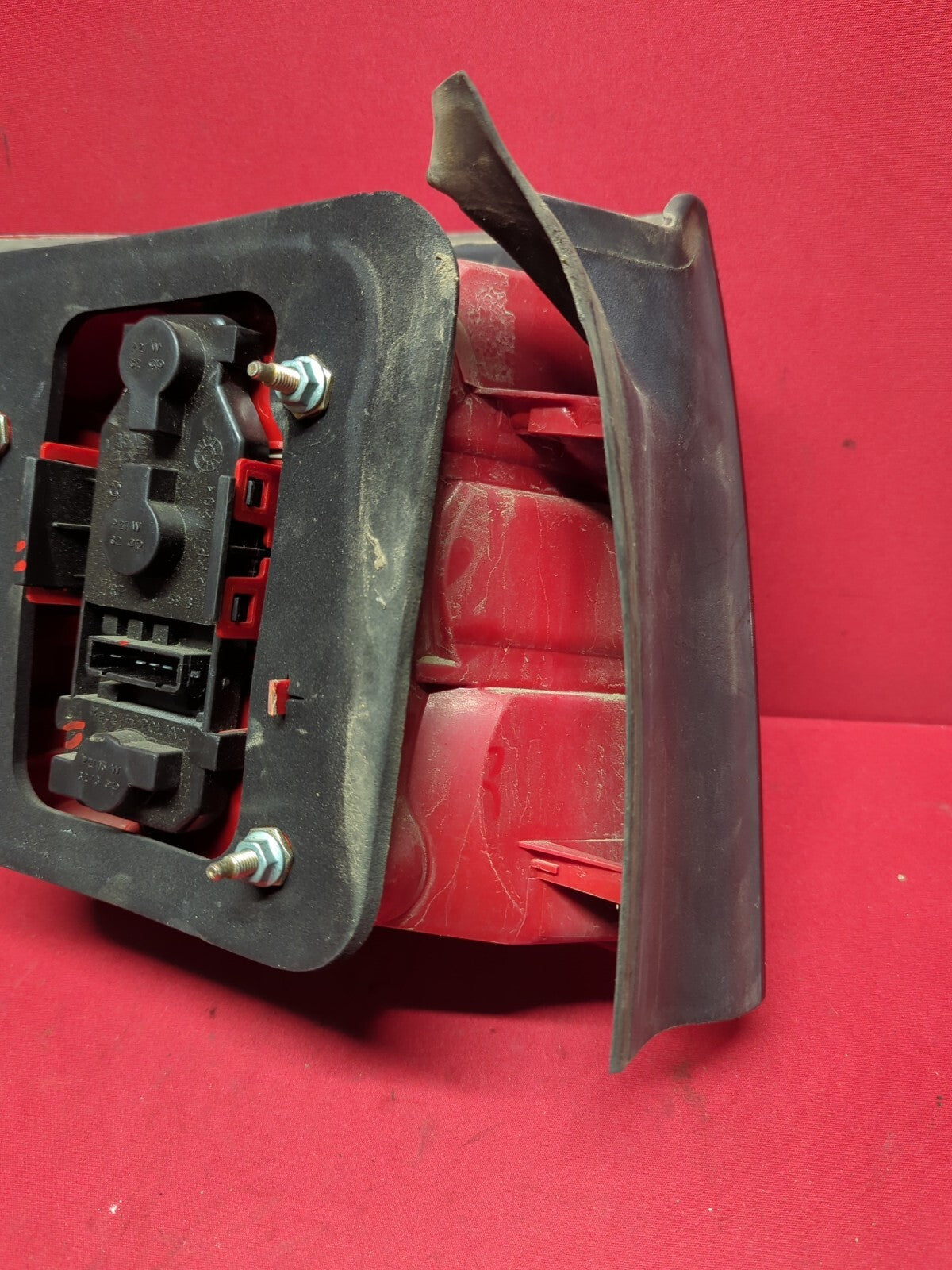 2002 - 2005 Audi Wagon RIGHT Tail Light Lamp Assembly 	4B9-945-095-G-3FZ