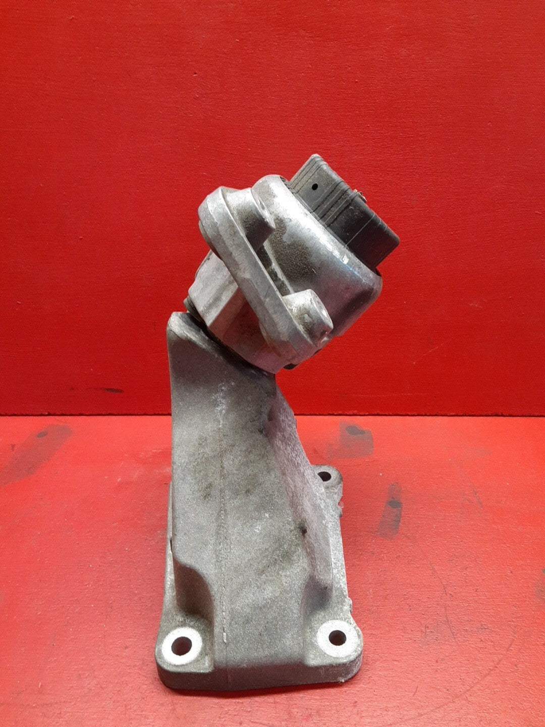 2013-2023 Land Rover Range Rover 5.0L Engine Motor Mount Assembly Left LR033183