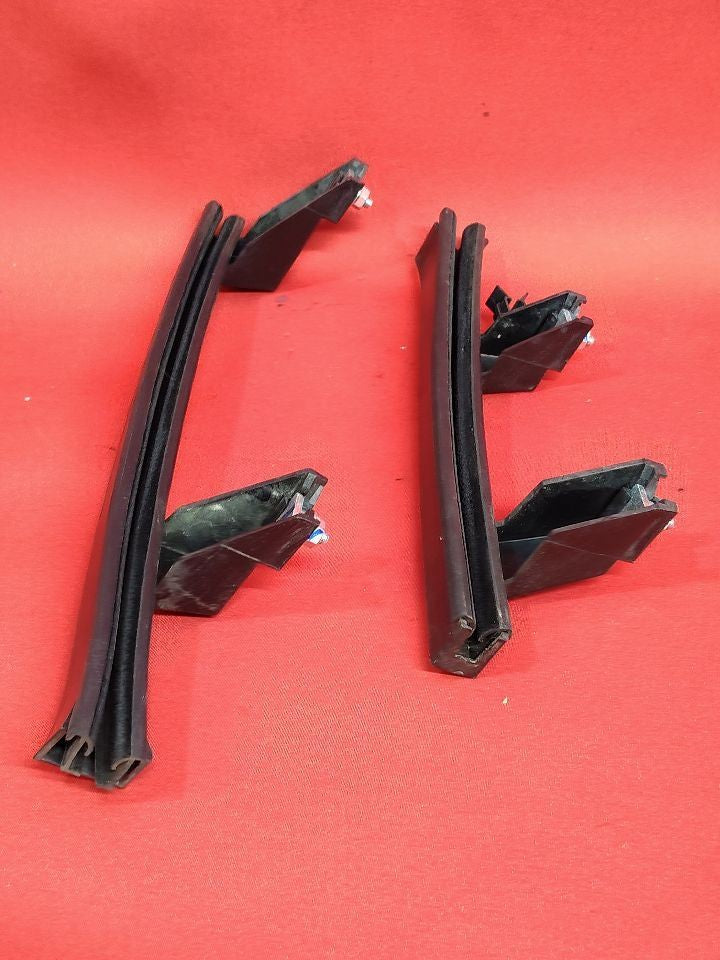 2012-2019 Fiat 500 Front LEFT DRIVER Door Glass Window Channel Guide Bracket SET