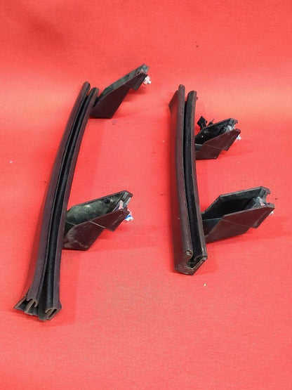 2012-2019 Fiat 500 Front LEFT DRIVER Door Glass Window Channel Guide Bracket SET