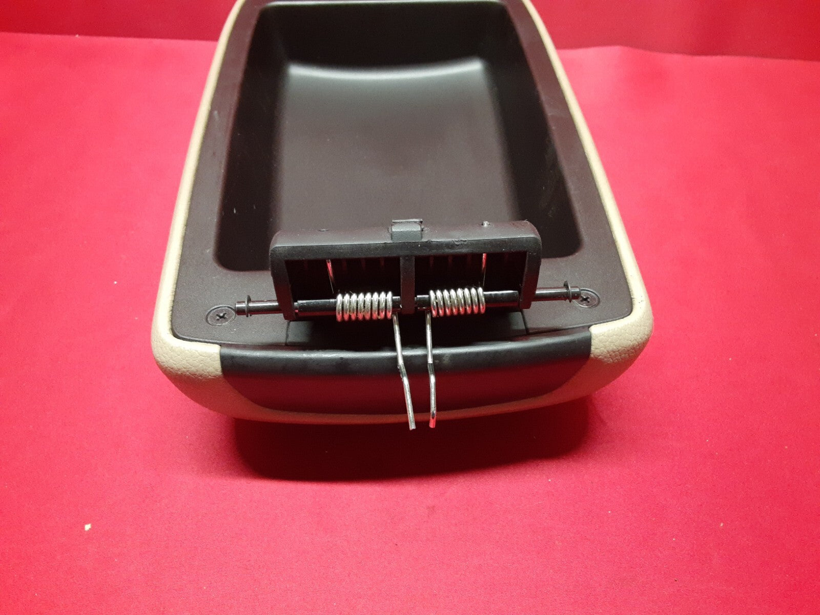2011 - 2013 Kia Sorento Center Console Arm Rest Lid Beige Tan Vinyl 846602P000J7