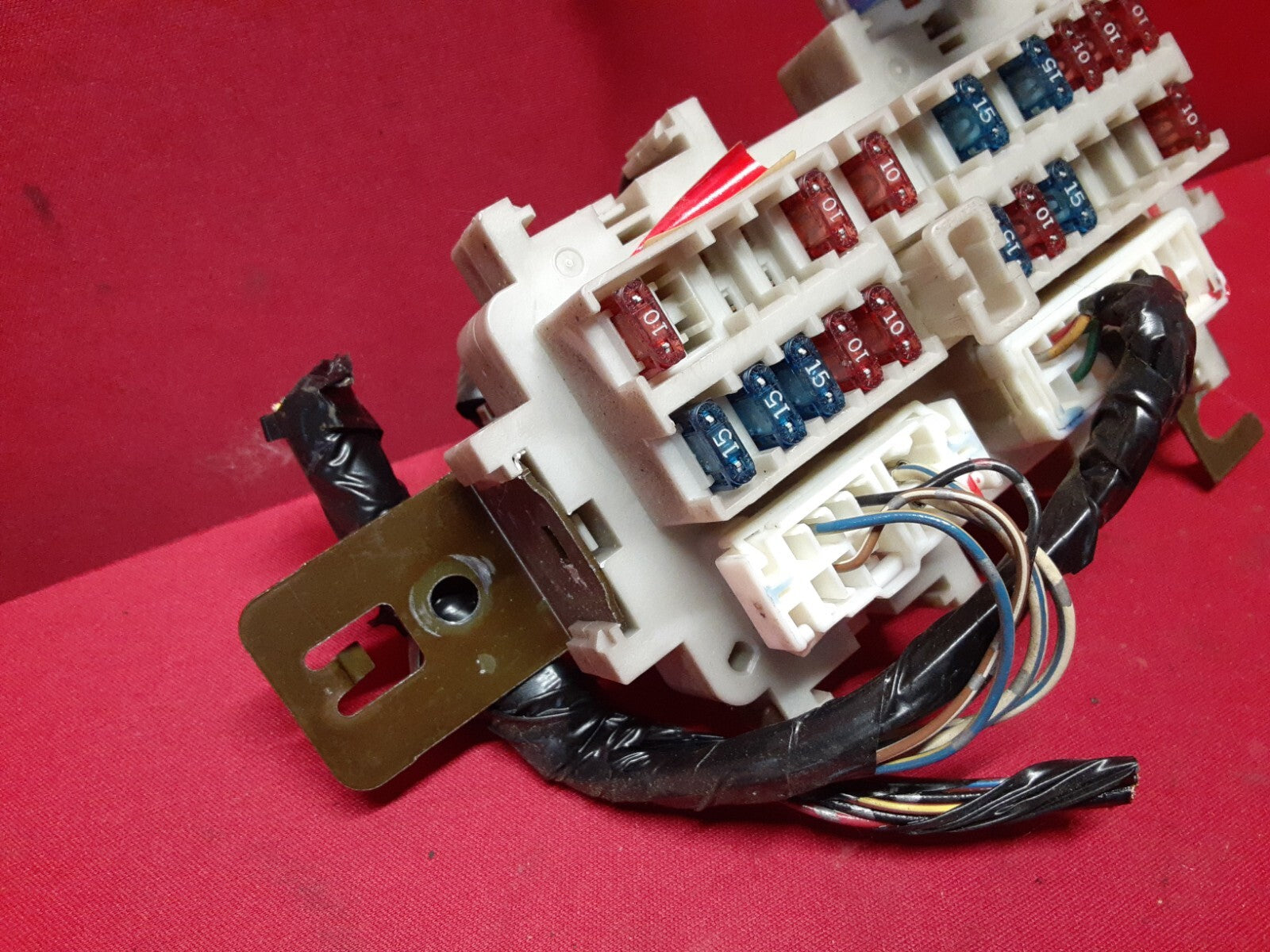 2002 - 2004 Nissan Altima Interior Fuse Box Relay Junction Block 24350-8J01A