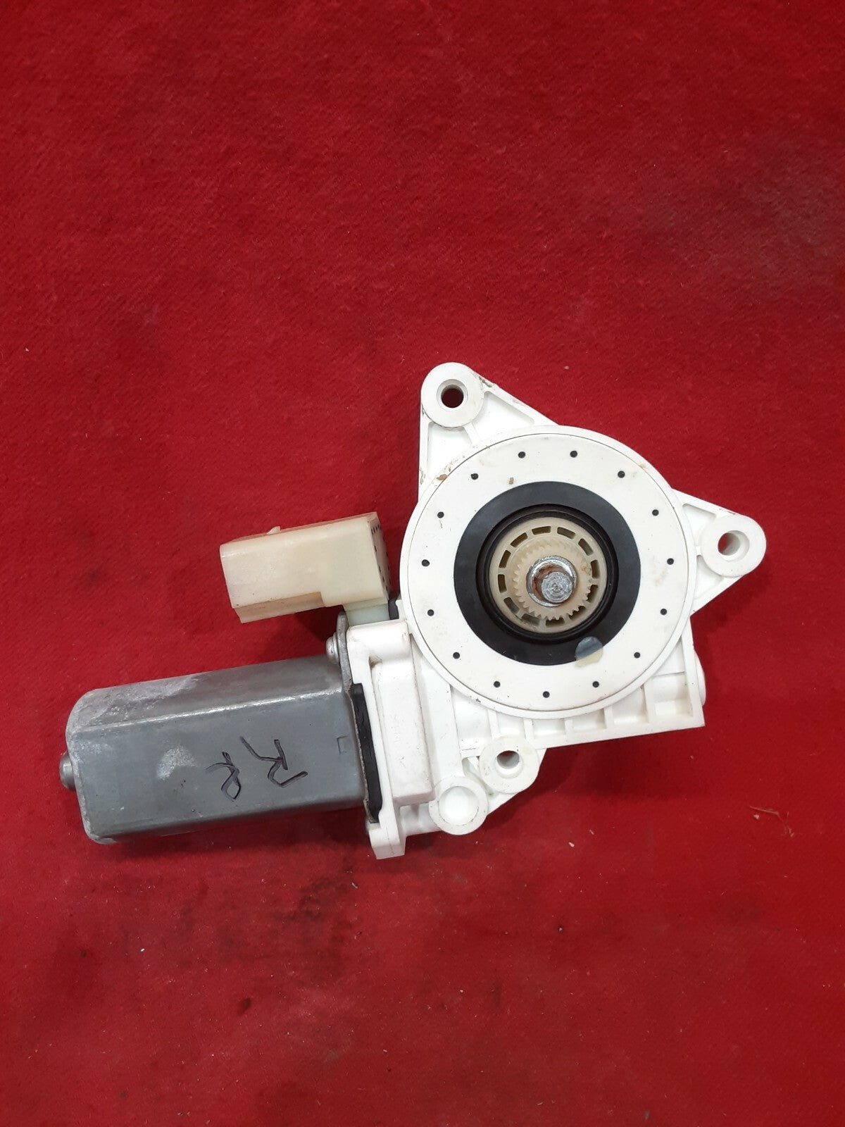 2012 - 2017 BMW 6 Series - Rear Right / Passenger Side Window Motor - 7304522