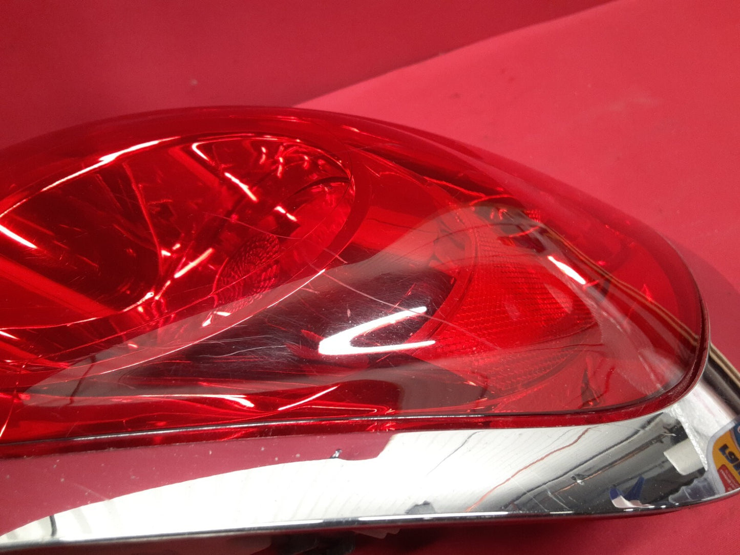 2008 - 2012 Buick Enclave RIGHT PASSENGER Outer Tail Light Lamp on Body 25954942