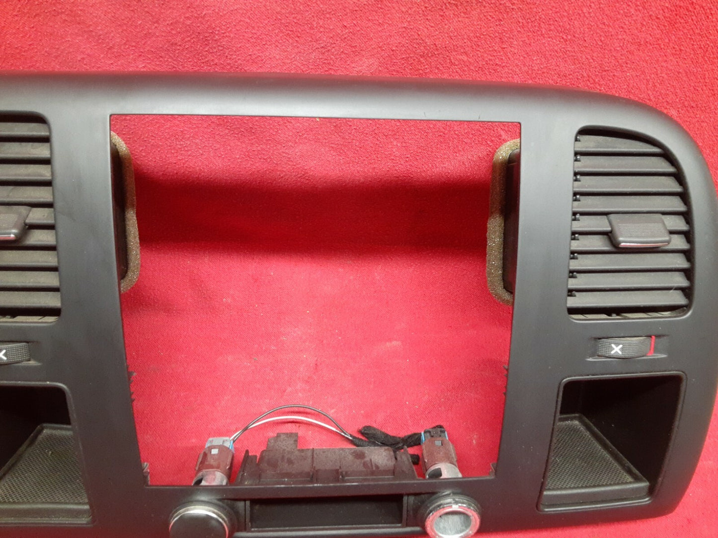 2007 - 2013 Chevrolet Chevy Silverado GMC Sierra Dash Radio 12V Vent Bezel Trim