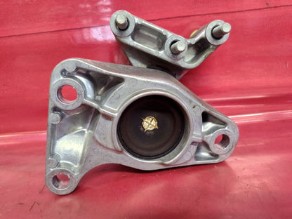 2015-2019 Fiat 500 Auto Trans Right Engine Motor Mount Isolator Bracket - 67k