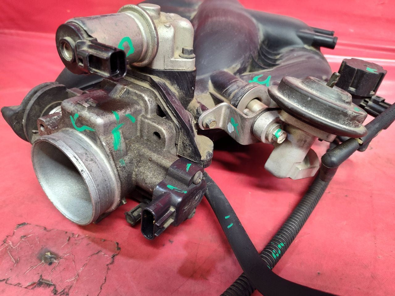 2001-2004 Ford Escape XLS XLT 3.0L V6 DOHC Upper Intake Manifold Plenum Inlet