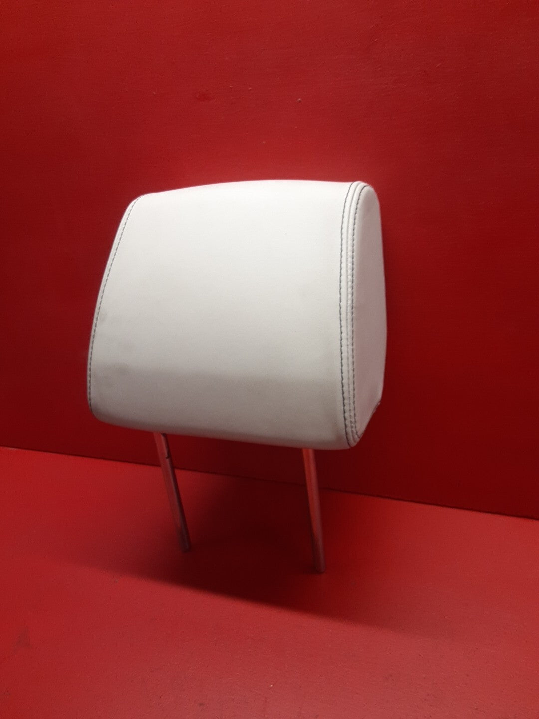 2010-2013 Land Rover Range Rover Sport FRONT LEFT / RIGHT Seat Headrest Ivory