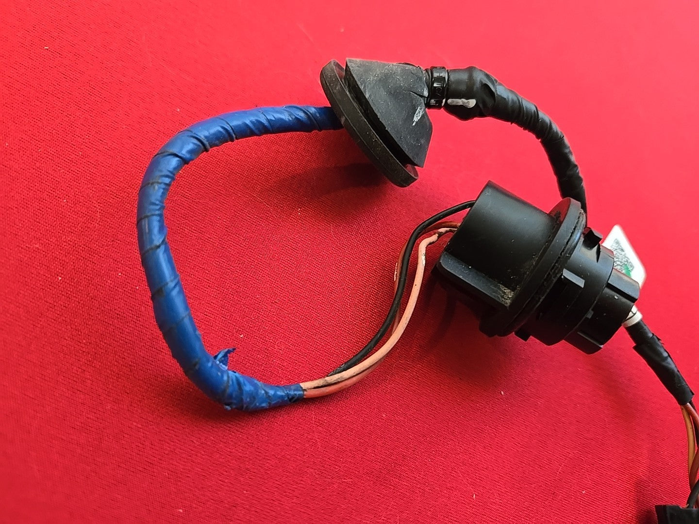 2019-2024 Kia Forte Left or Right OUTER Incandescent Tail Light - SOCKET HARNESS
