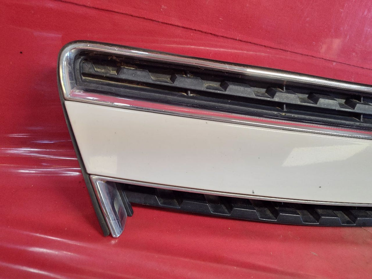 2012-2015 Chevy Captiva Sport Front Grille w/ Emblem GBU / 703S Arctic Ice White
