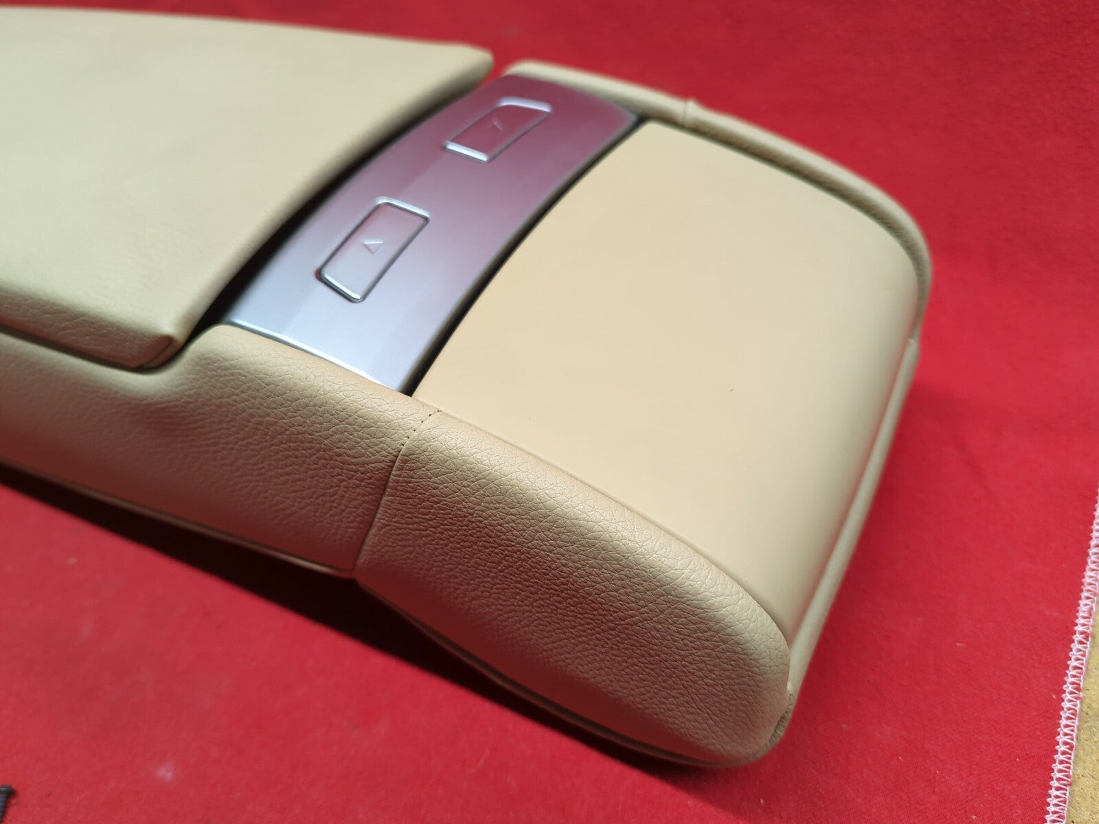 2010 2011 2012 2013 BMW 535i 550i xDrive REAR Center Console Arm Rest Leather