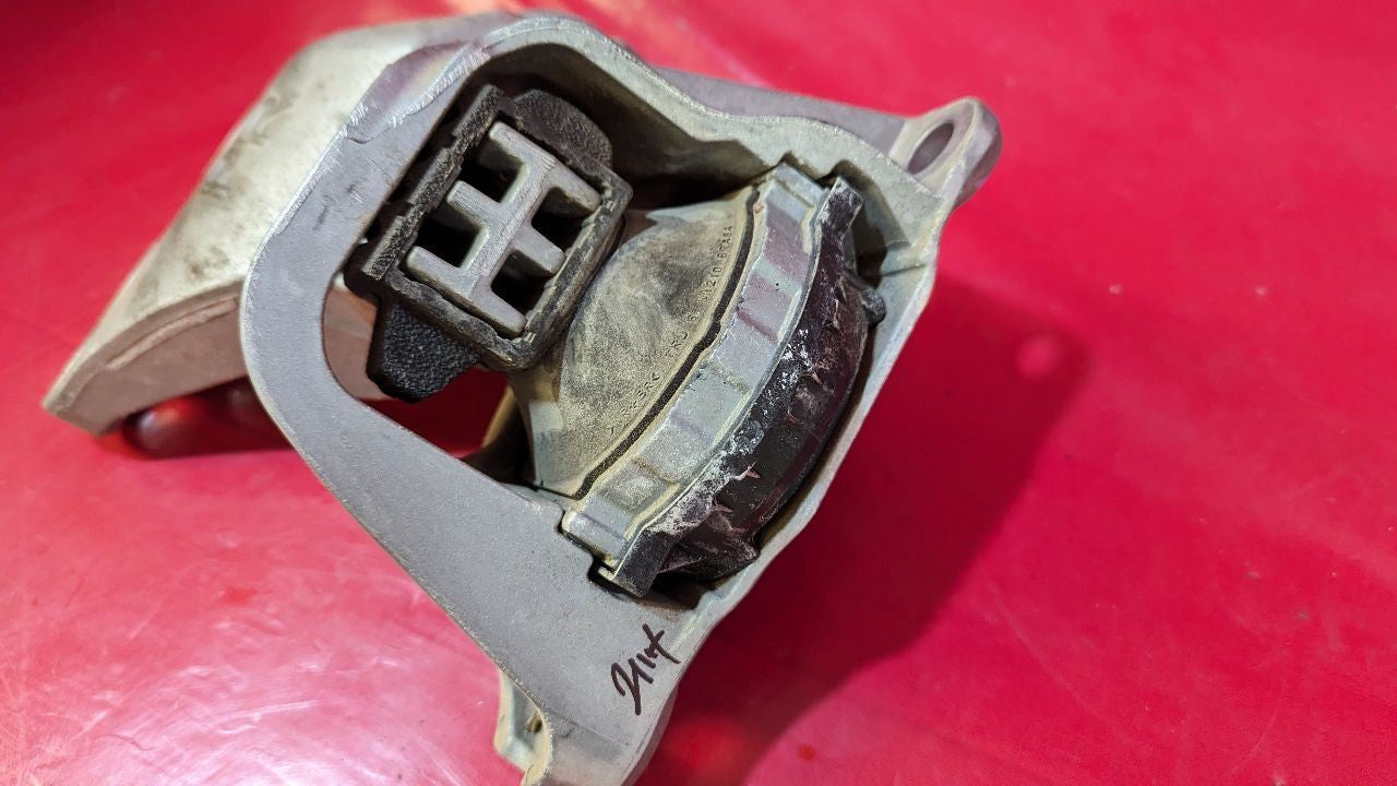 2022-2024 Mitsubishi Outlander LEFT DRIVER Engine Mount Bracket - 26k Miles
