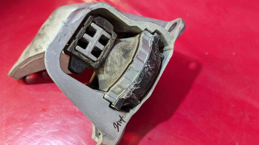 2022-2024 Mitsubishi Outlander LEFT DRIVER Engine Mount Bracket - 26k Miles