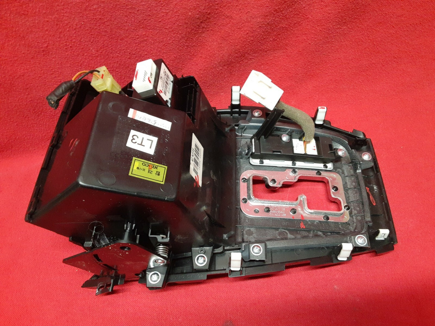 2011 2012 Hyundai Elantra Automatic Transmission Shifter Bezel 12V USB Aux Jack