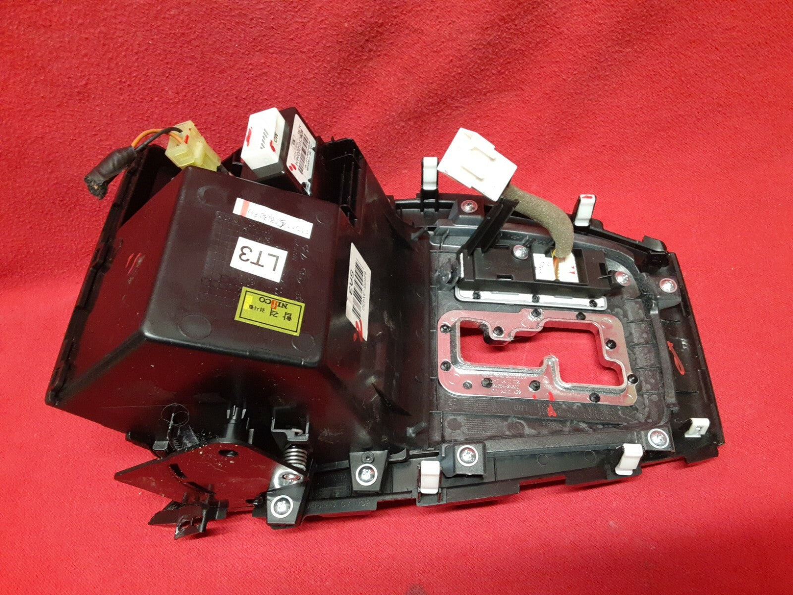 2011 2012 Hyundai Elantra Automatic Transmission Shifter Bezel 12V USB Aux Jack