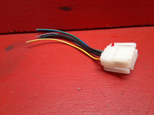 1998 - 2000 Volvo S70 OUTER PASSENGER SIDE RIGHT Tail Light Socket PIGTAIL ONLY