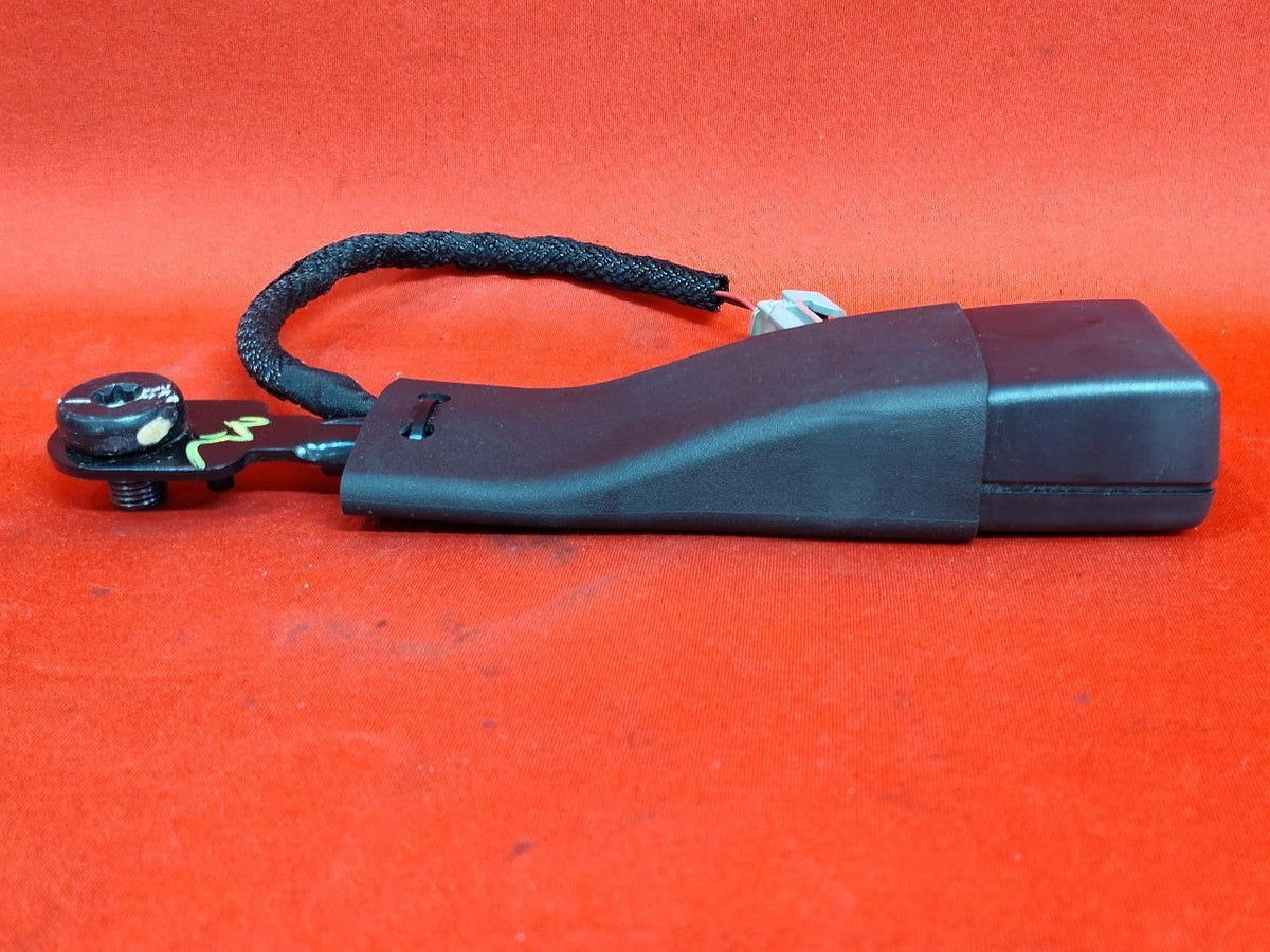 2012-2019 Fiat 500 Coupe FRONT RIGHT PASSENGER Traditional Seat Belt Buckle Blk