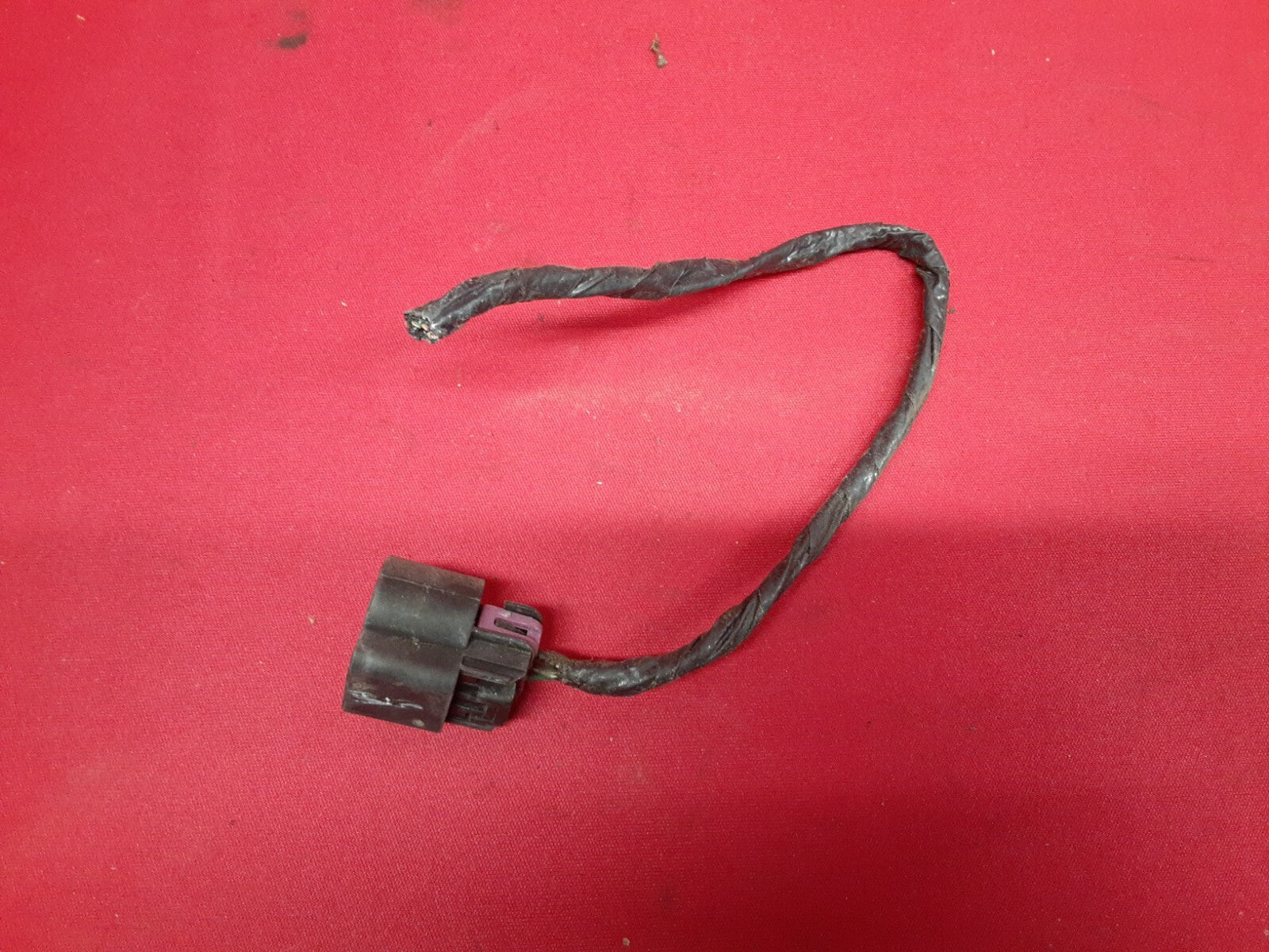 2008 - 2012 Buick Enclave RIGHT PASSENGER Outer Tail Light Lamp on Body PIGTAIL