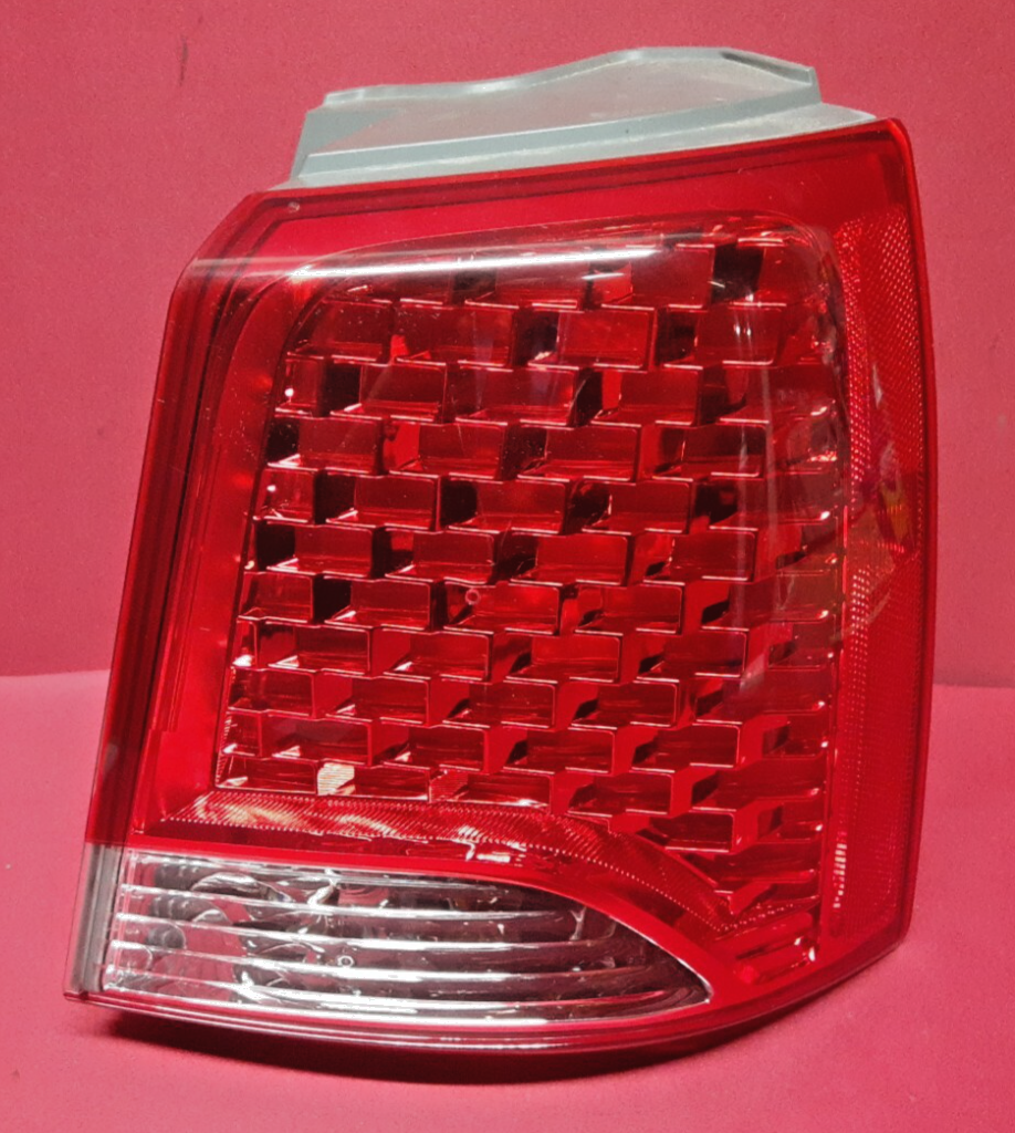 2011 - 2013 Kia Sorento RIGHT Tail Light Lamp on Body HALOGEN 92402-1U000