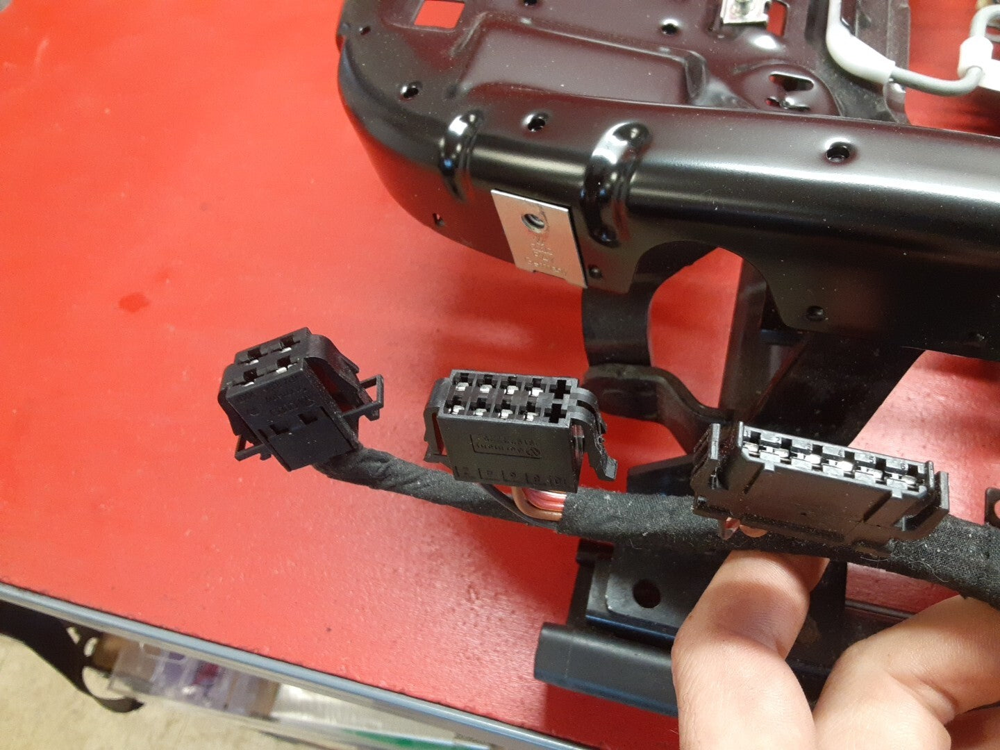 2005 - 2008 Audi A4 S4 Quattro Front Left Driver Power Seat Track Assembly