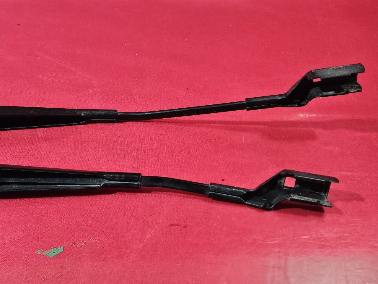 2012-2019 Range Rover Evoque Front Windshield Wiper Arm Set Left & Right
