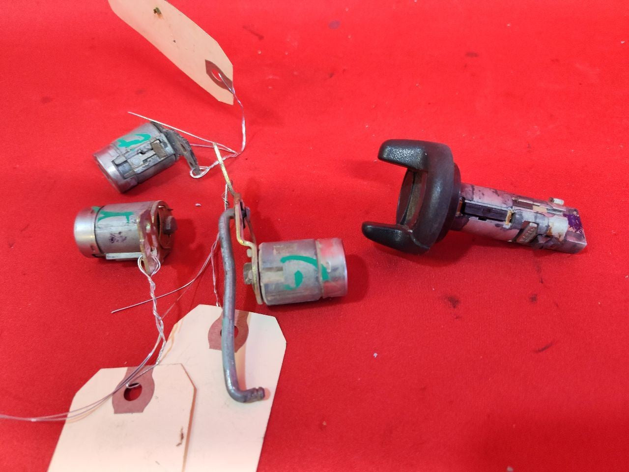 1998-2000 Chevy GMC Cadillac Ignition Lock Cylinder Door Tumbler Switch Key Set