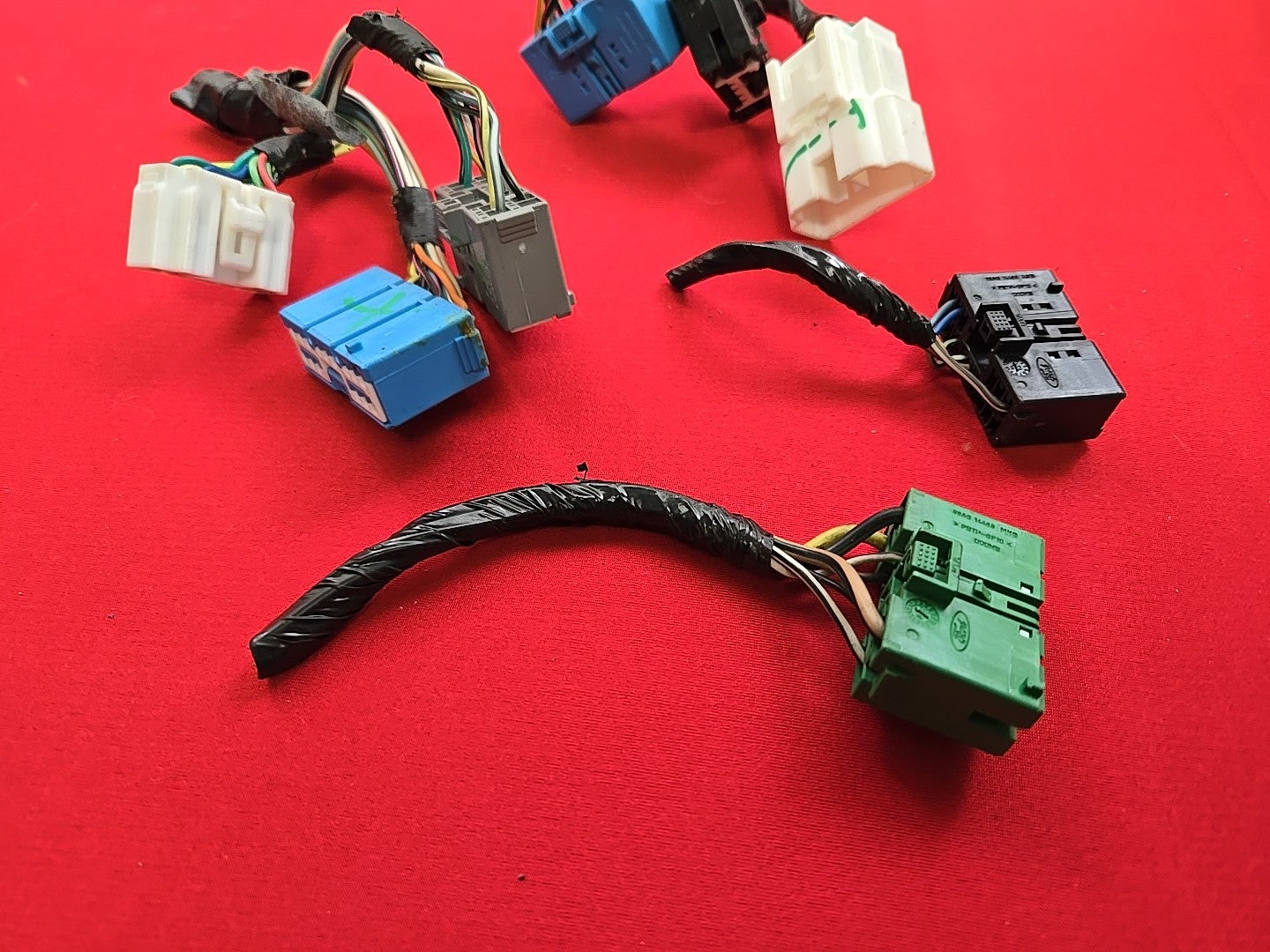 2001-2003 Mazda Tribute / Escape Mariner Interior Cabin Fuse Box - PIGTAIL WIRES