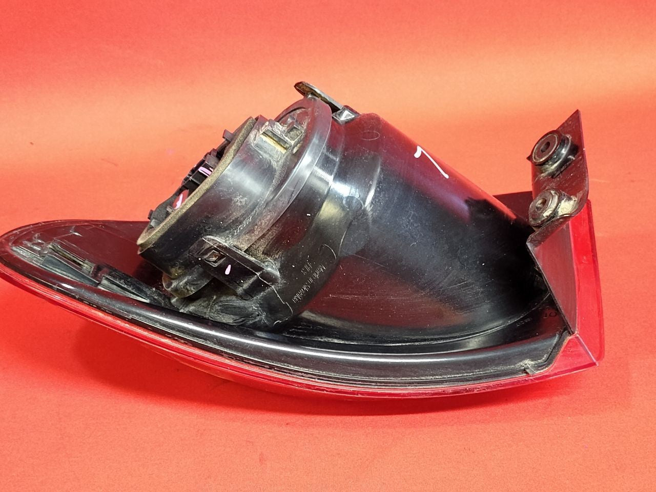2009-2011 VW Volkswagen Tiguan LEFT DRIVER Outer Quarter Mounted Tail Light Lamp