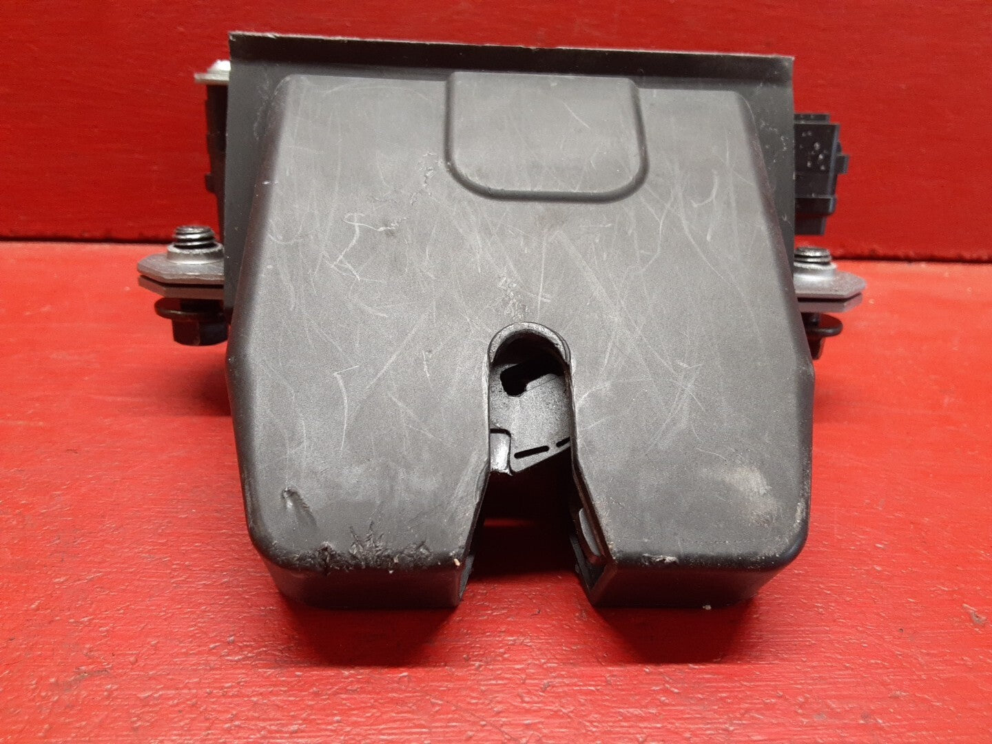 2005 - 2011 Volvo V50 Tailgate Trunk Lid Boot Lock Latch Actuator