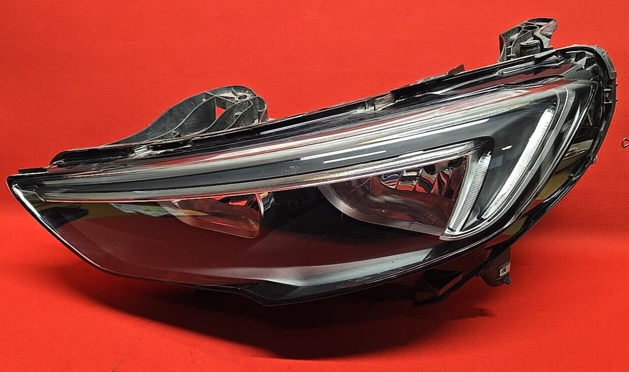 18-20 Buick Regal Sportback Tourx LEFT DRIVER Headlight HALOGEN - MNT TABS GOOD