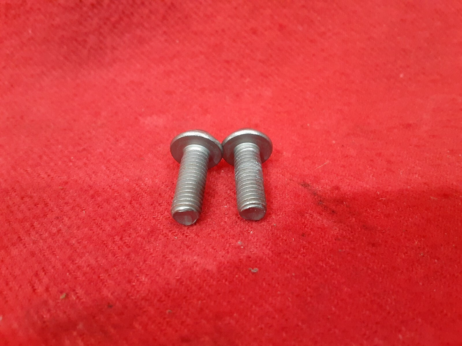 Land Rover / Jaguar Right Passenger Headlight Upper Mounting Tab Screws x2