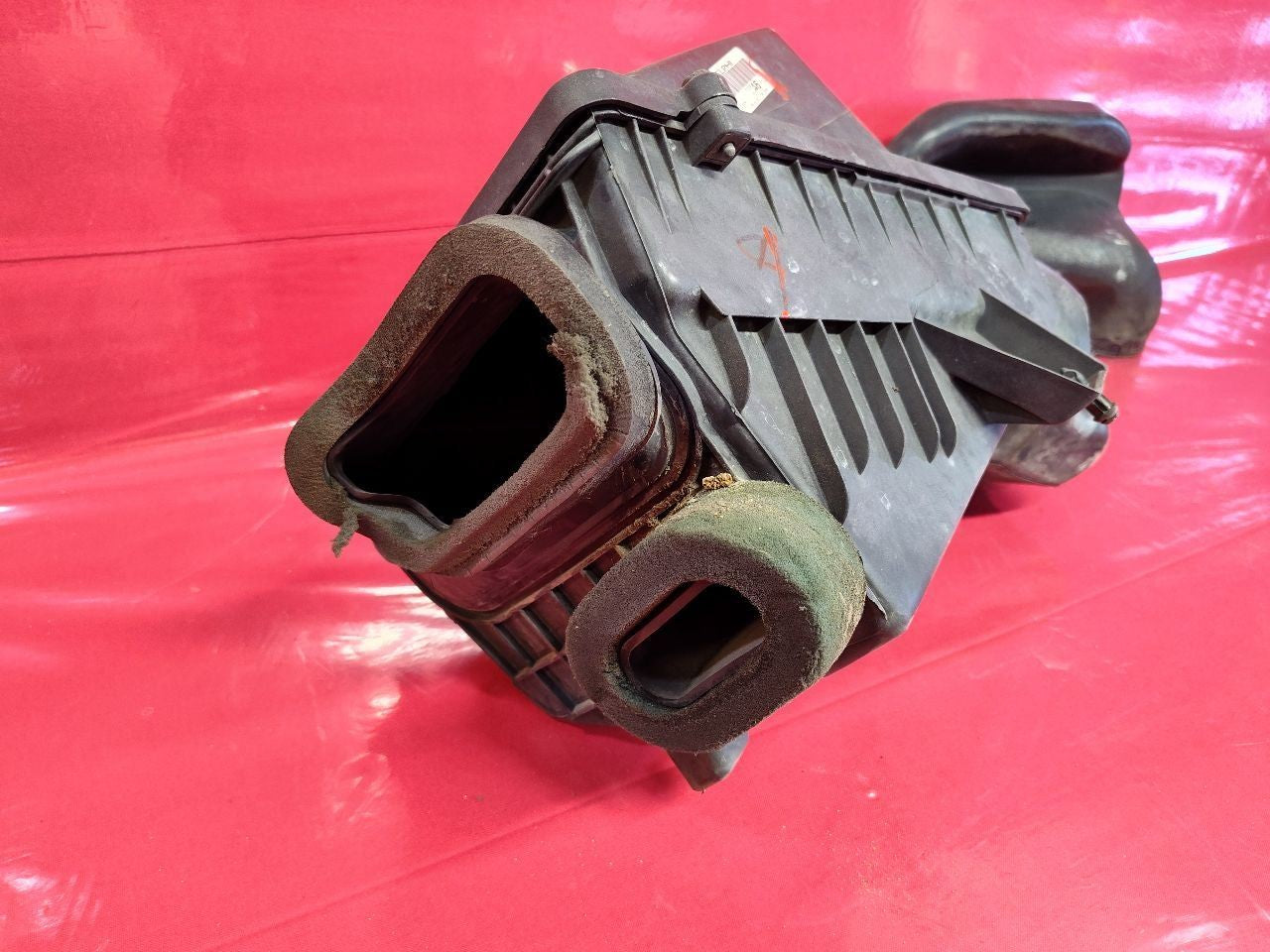 1999-2007 Silverado Sierra Yukon Tahoe Suburban Air Cleaner Box w/ Outlet Tube
